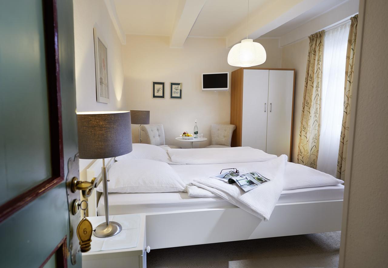 Hotel Gasthof Zu Den Linden Oberhundem ภายนอก รูปภาพ